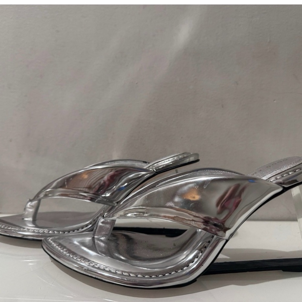 Good American Silver Metallic Pointed Thong Heels - Picture 7 of 13